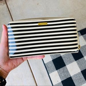 •SOLD• kate spade lacy black/white striped wallet